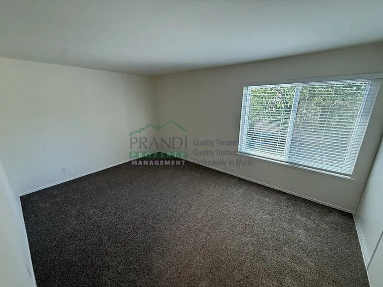 310 1st St #17 — Photo 7