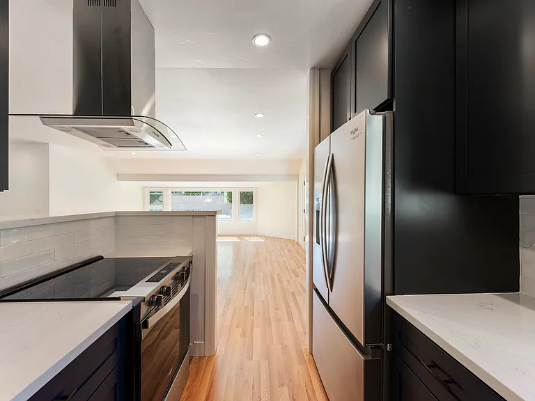 301 Frances St — Photo 11
