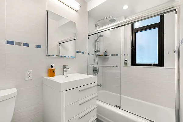 Sold by Warburg | media 6