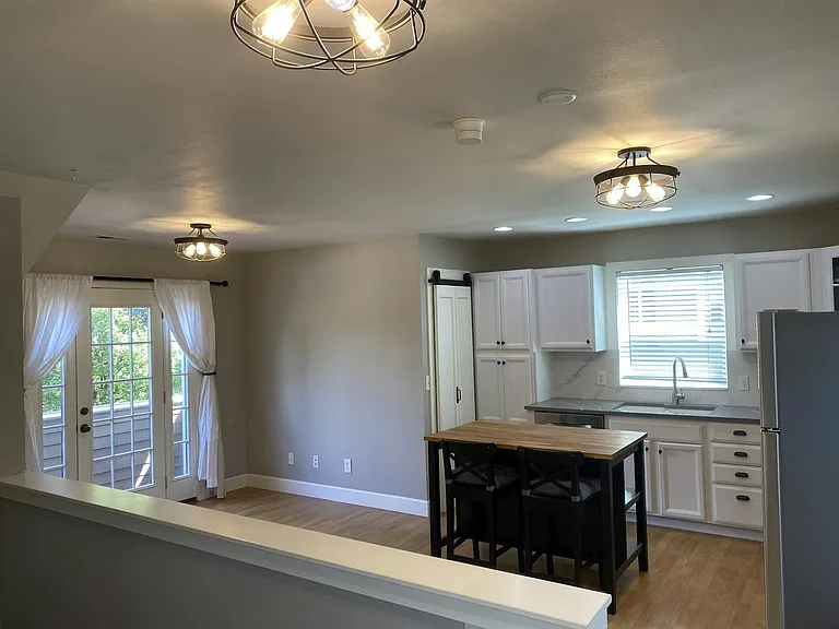 1204 SE 50th Ave — Photo 1
