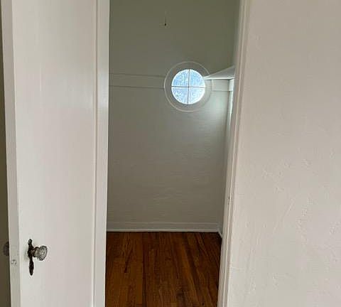 2nd image of 1482 S Shenandoah St #101