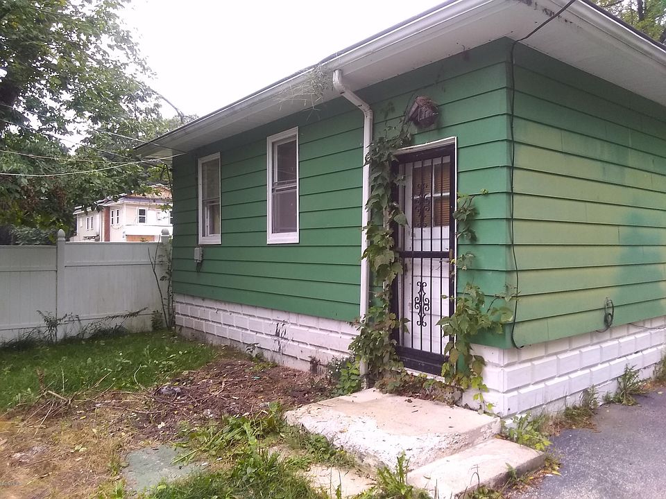 2nd image of 887 Edgecumbe Ave