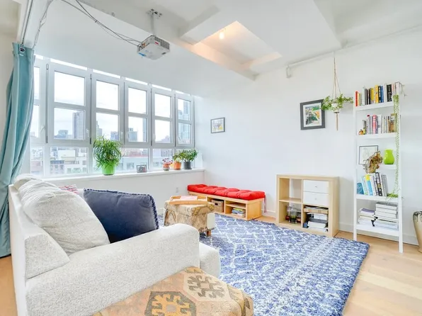 5-33 48th Avenue image 2 of 12