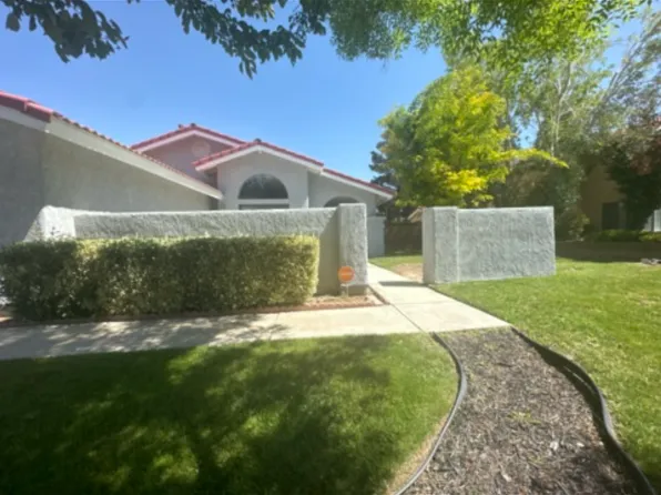 1833 Einstein St, Lancaster, CA 93535