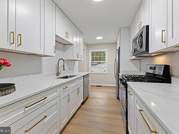 2nd image of 14841 Maidstone Ct