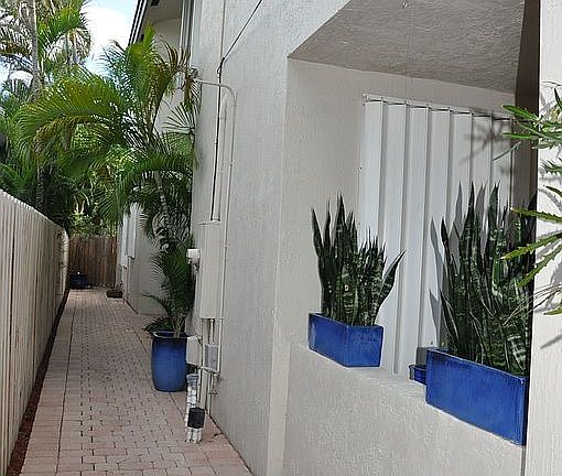 3rd image of 627 SW 5th Ave
