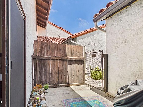 3rd image of 23 Mission Plaza Dr