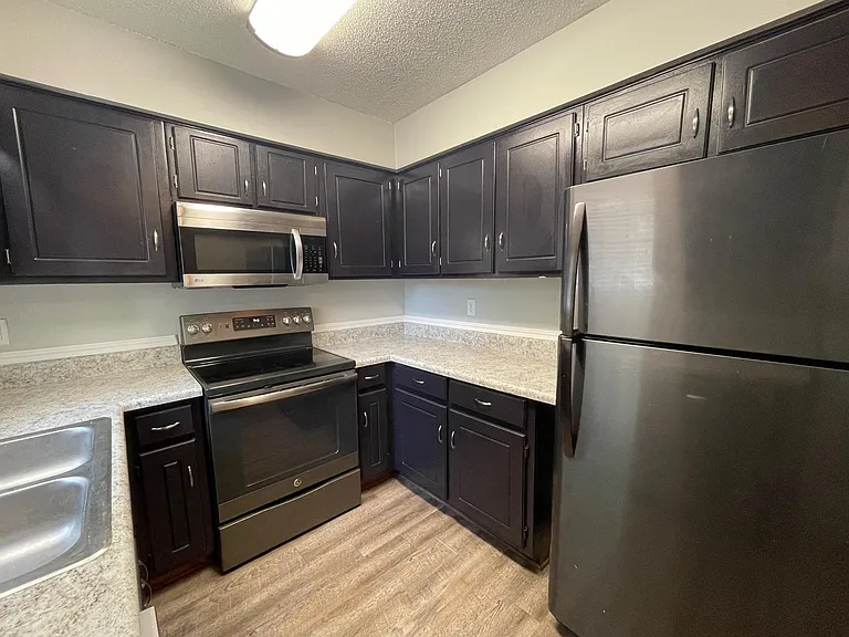 1030 N Montgomery St — Photo 9
