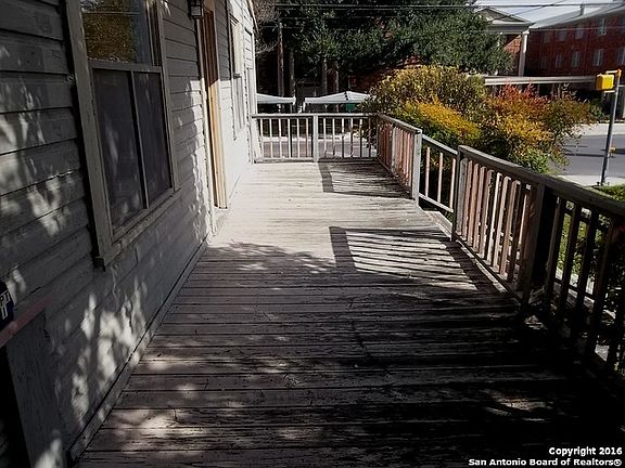 2nd image of 149 E Woodlawn Ave