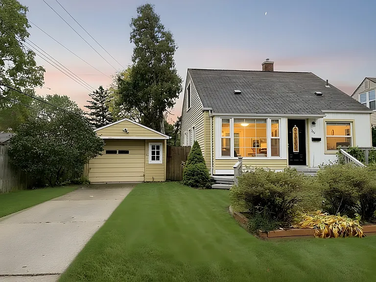 318 Devillen Ave — Photo 1