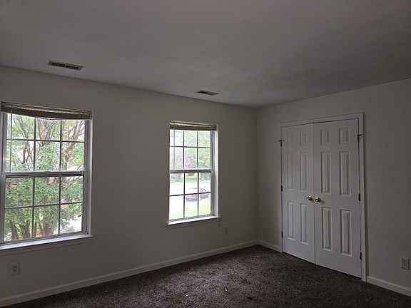 4th image of 376 Francisco Way
