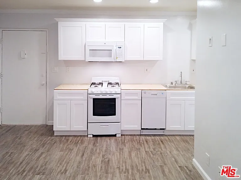 853 N Hudson Ave #4 — Photo 5
