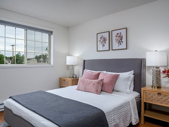 5th image of 1430 3rd Ave E #3