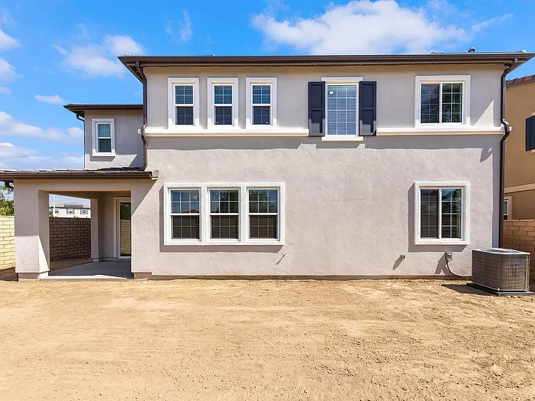 585 Patten Ave — Photo 23