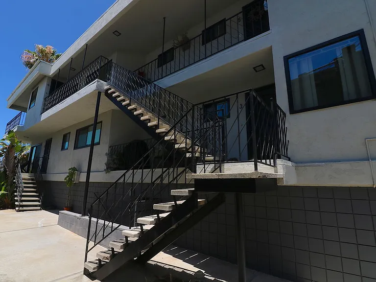 3990 Crown Point Dr — Photo 32