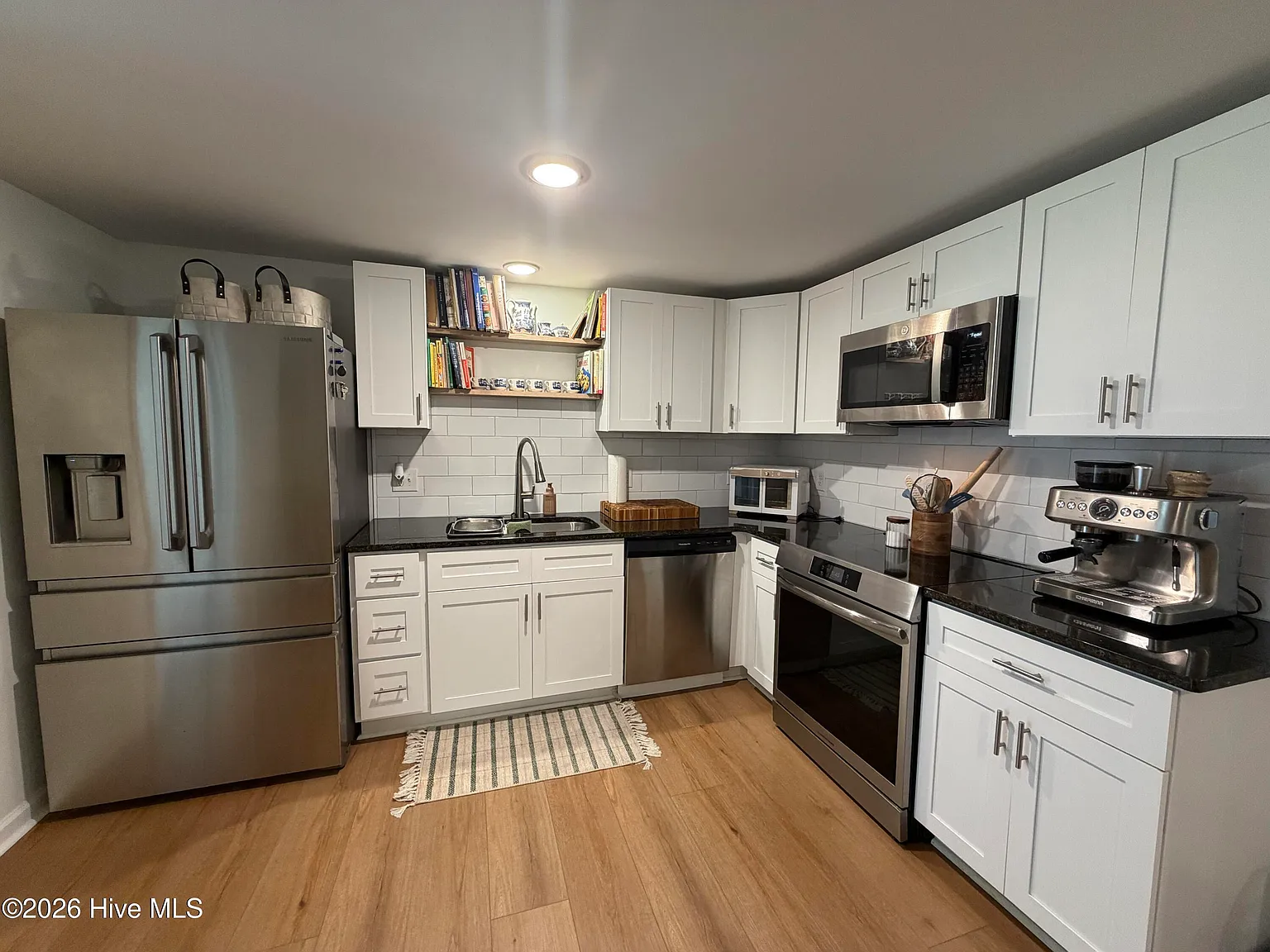 3 bed, 2.0 bath, $2,400 — Photo 4