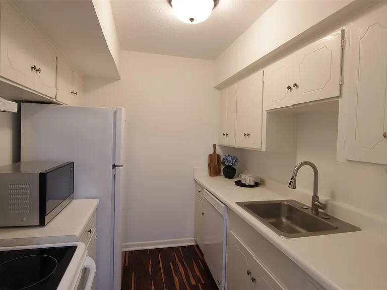 2101 Fountain View Dr #35 — Photo 9