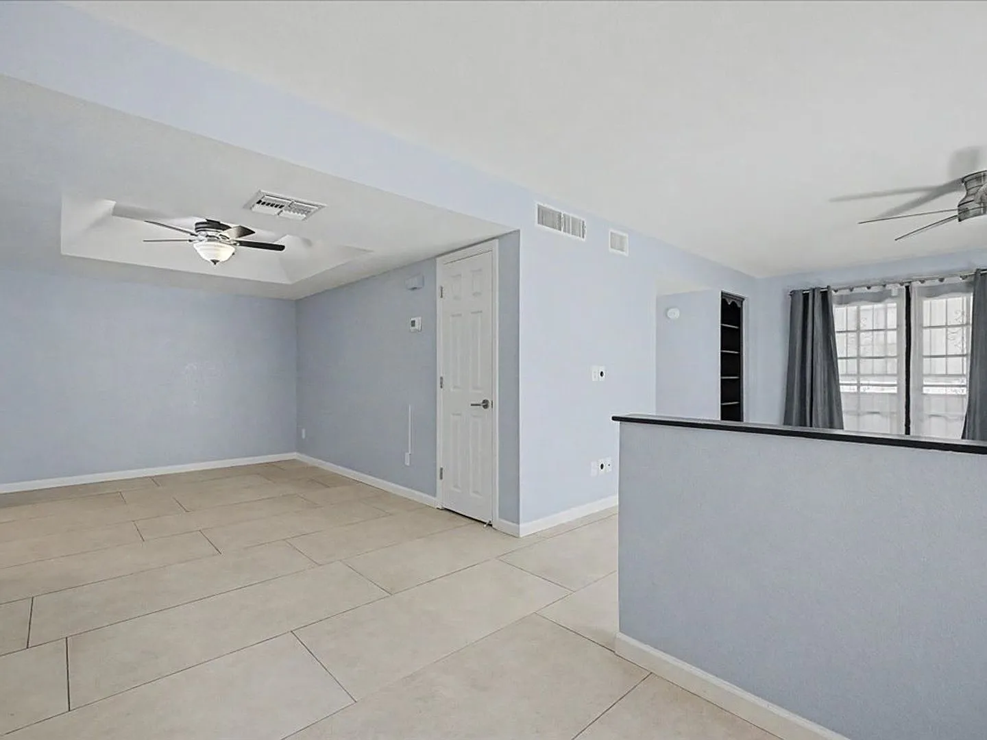 Charming 2 Bed / 2 Bath Downstairs Unit with Great Amenities! — Photo 4