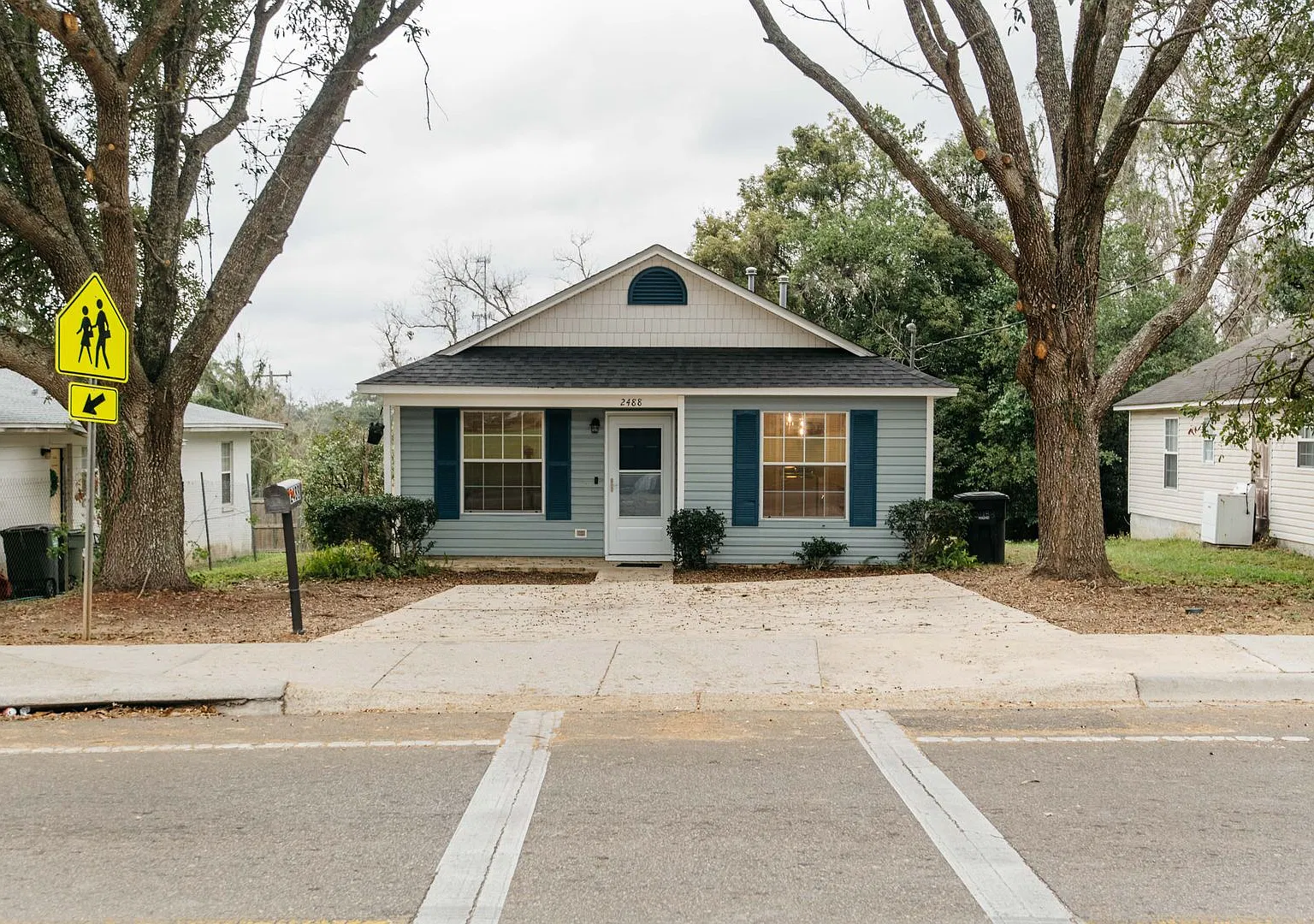 Completely Renovated 3 bed 2 bath single family home — Photo 3