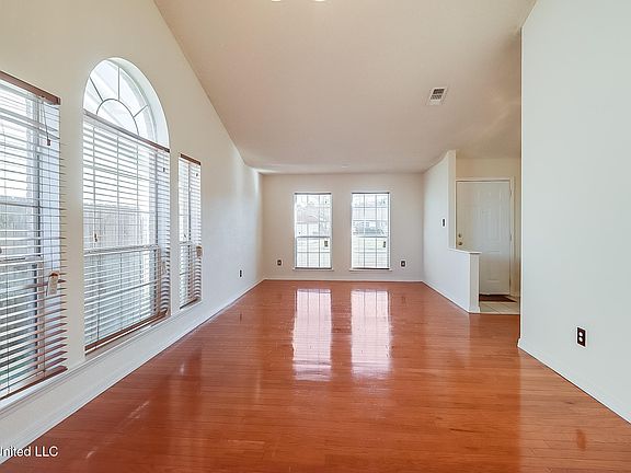 5th image of 16174 Saddle Dr