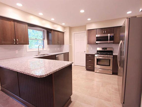 4th image of 8197 Hearthstone Ct