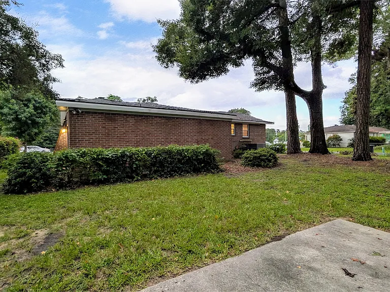 10574 Dorchester Rd — Photo 38