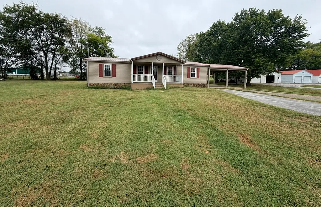 3 bed, 1104 sqft, $1,200 — Photo 1