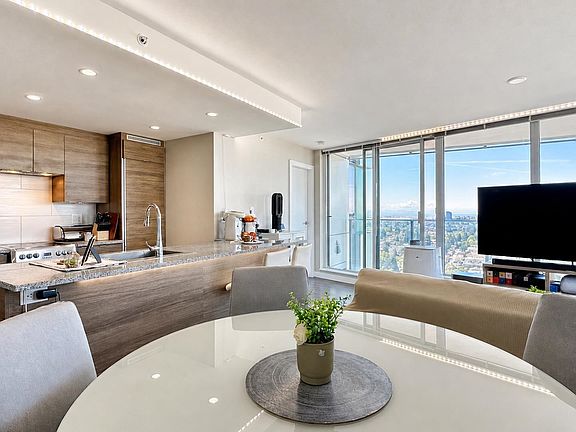 5th image of 488 SW Marine Dr #2606