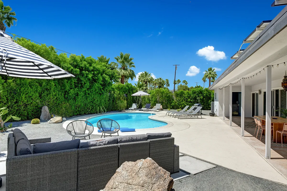 Building Photo - 257 NW Cerritos Dr