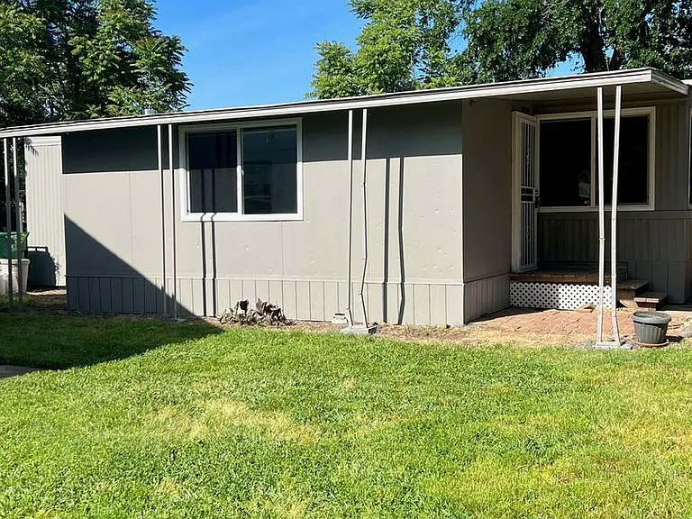2038 Laburnum Ave #B — Photo 31