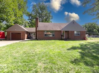 418 Brewer Dr, Greenwood, IN 46142