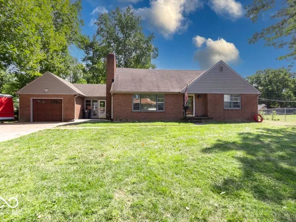 418 Brewer Dr, Greenwood, IN 46142