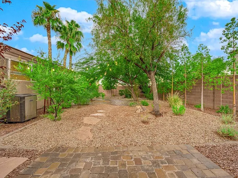 9929 Lago De Coco Ave — Photo 32