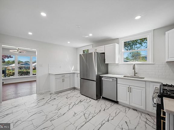 3rd image of 1 Valleyview Cir