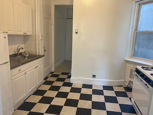 Rented by Coldwell Banker Warburg | media 5