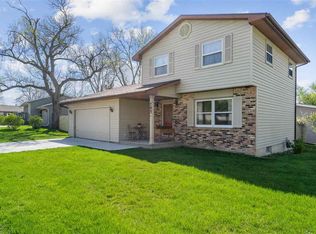795 Donnelly Dr, Marion, IA 52302