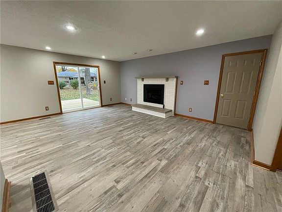 4th image of 2838 S Rosewood Dr