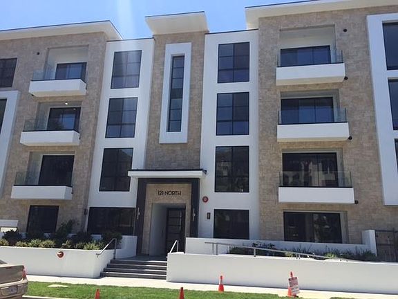 3rd image of 121 N Clark Dr #R69t0j0st