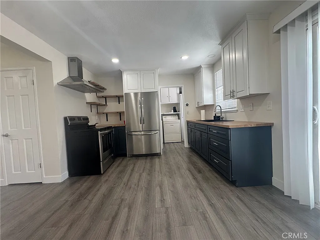 3 bed, 2.5 bath, 1232 sqft, $3,800 — Photo 3