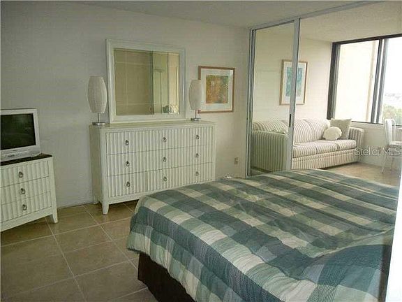 4th image of 2618 Cove Cay Dr Unit 408