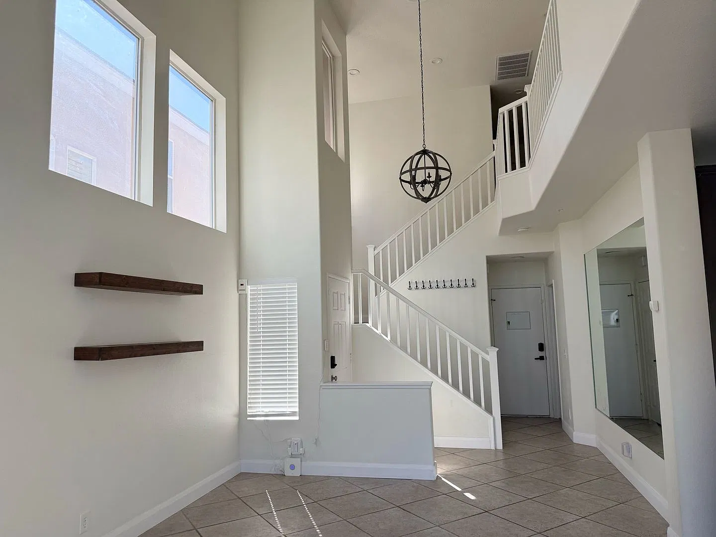 4 Bedroom in Placentia — Photo 4