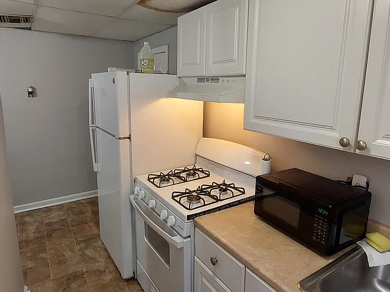 266 Pine St #B — Photo 3