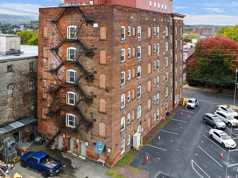 Cumberland Apartments — Photo 24