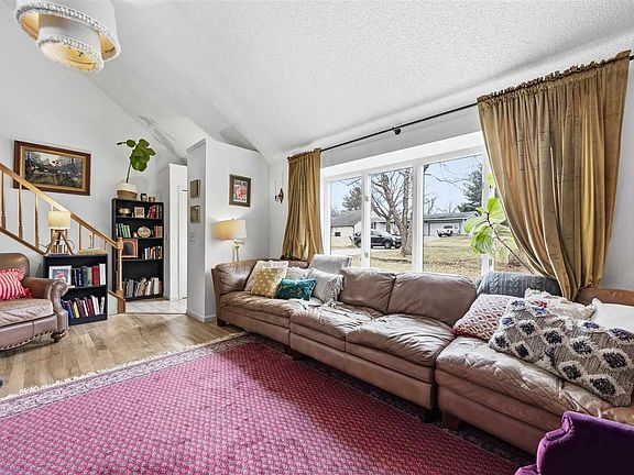 5th image of 709 Holiday Rd