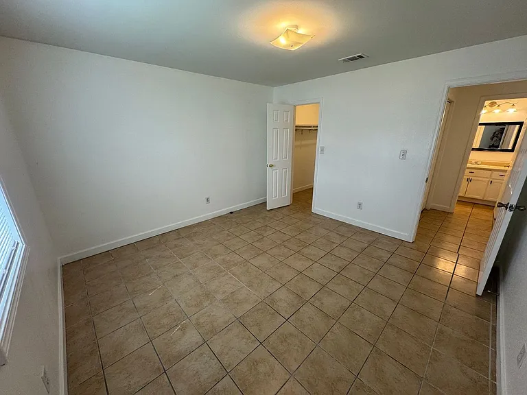 1600 Greenbriar Pkwy #A — Photo 12