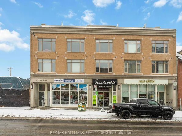 202 Saint Patrick St #15, Ottawa, ON K1N 5K3