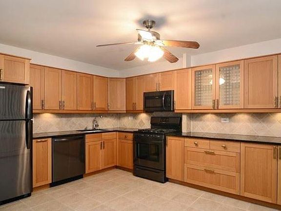 5th image of 644 W Arlington Pl APT 3I