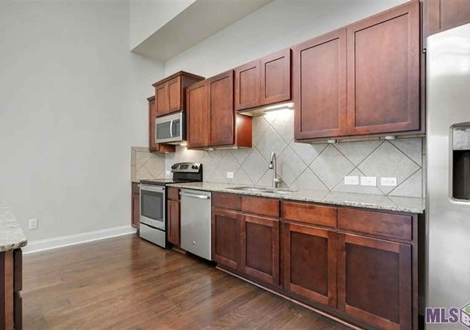 Spacious 4 Bedroom Home in The Lakes at Stonegate — Photo 3