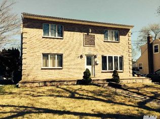 689 Diellen Ln, Elmont, NY 11003