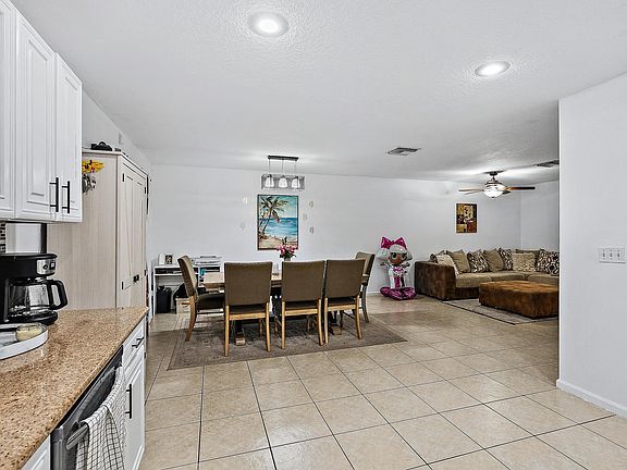 4th image of 943 SW 15th